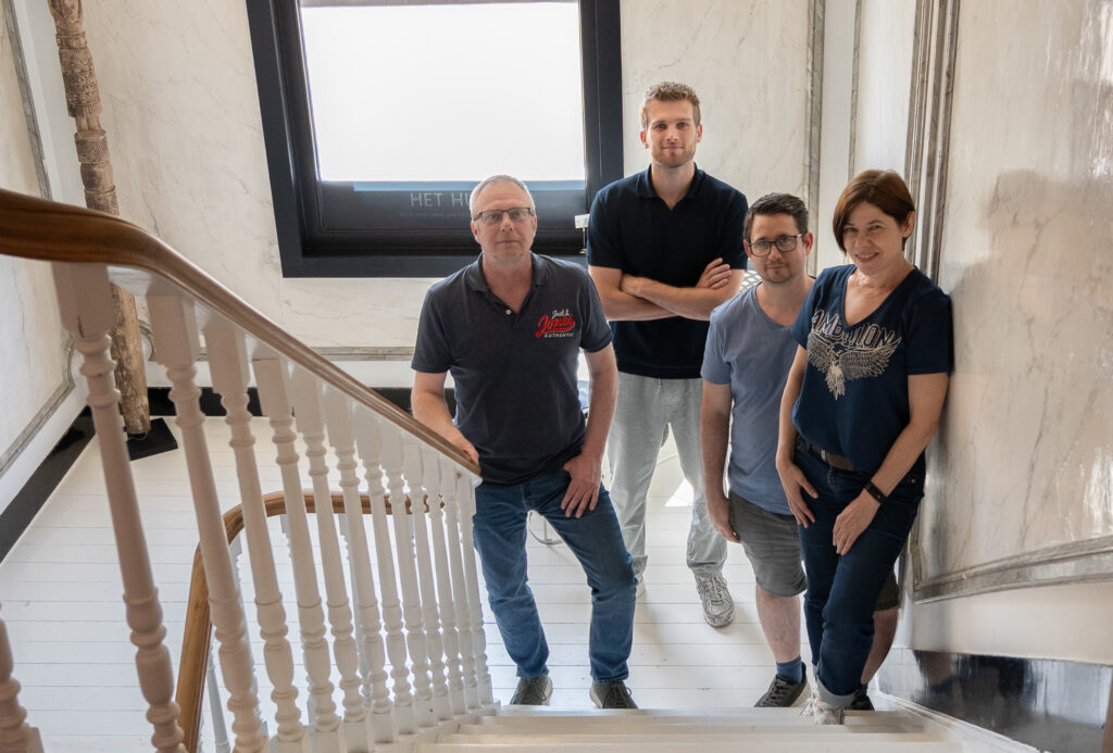 Het team van Mailbox Marketing op kantoor in Bornem
